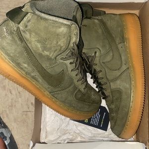 Air Force 1 OLIVE GS SZ 7